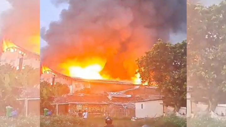Empat Gudang Di Cimahi Utara Ludes Terbakar Si jago Merah