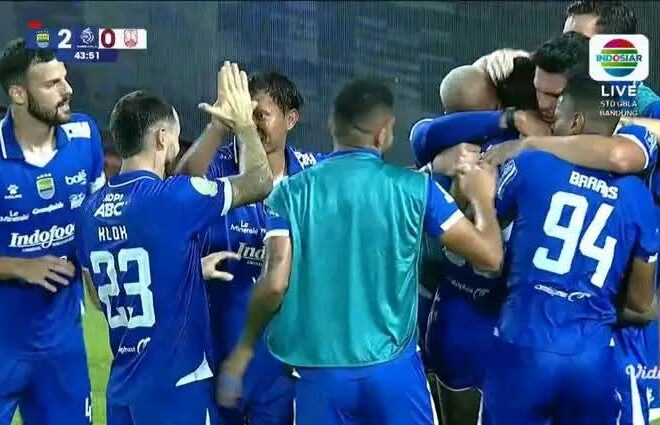 Taklukkan Persis Solo Di Kandang, Persib Bandung Amankan Posisi Klasemen Sementara