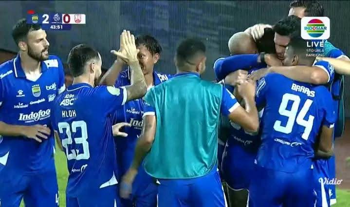 Taklukkan Persis Solo Di Kandang, Persib Bandung Amankan Posisi Klasemen Sementara